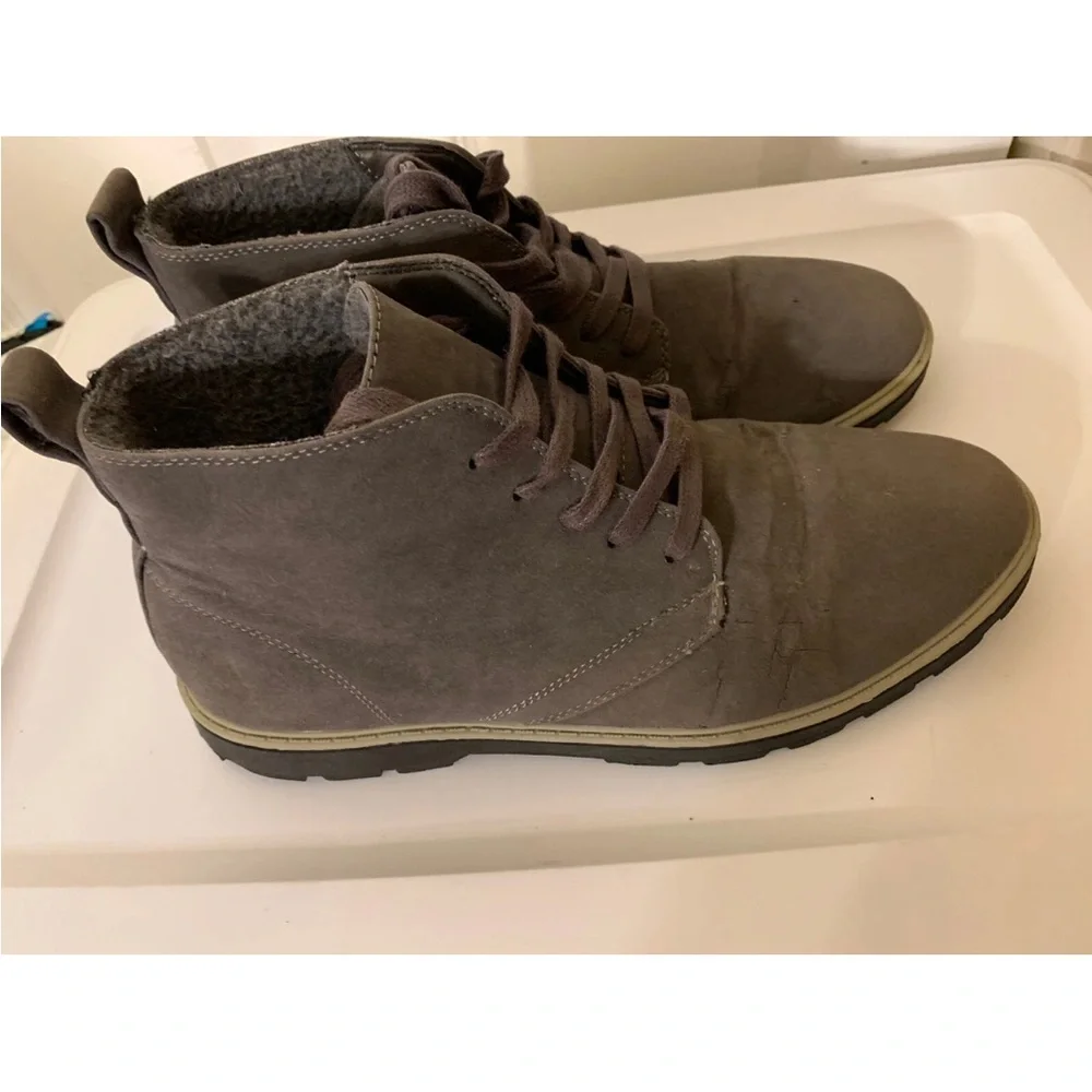 Carbon Men's‎ Sz 11 Gray Chukka Boots faux suede